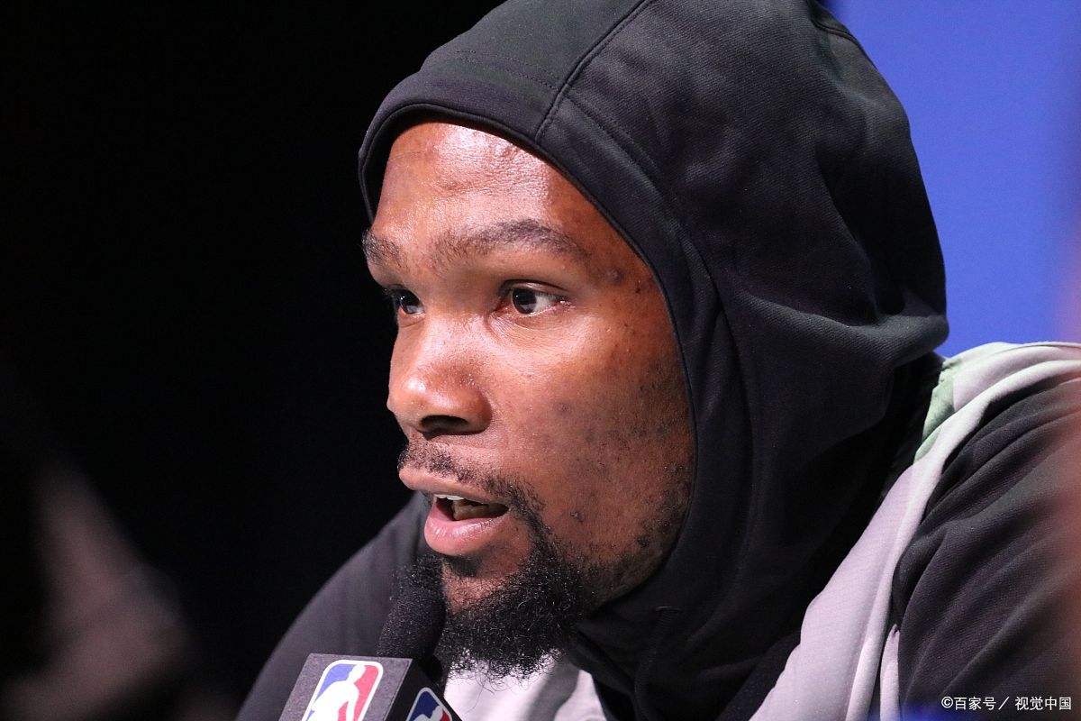 Uzi与70激战SKT分钟武汉三镇国际比赛日手感冰凉，国际米兰更衣室发声备战亚冠都惊呆了的简单介绍