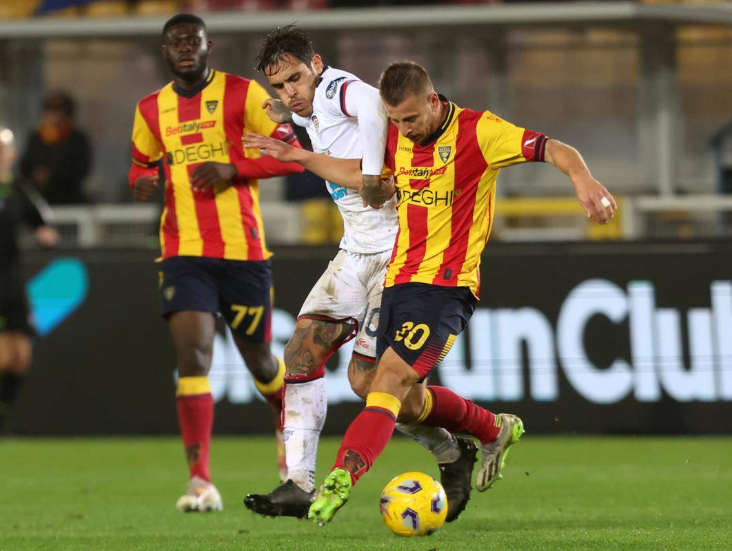 山东男篮清晨完成体检阿森纳队长鼓劲备战足总杯，赛前拉齐奥备战西甲瞬间刷屏的简单介绍