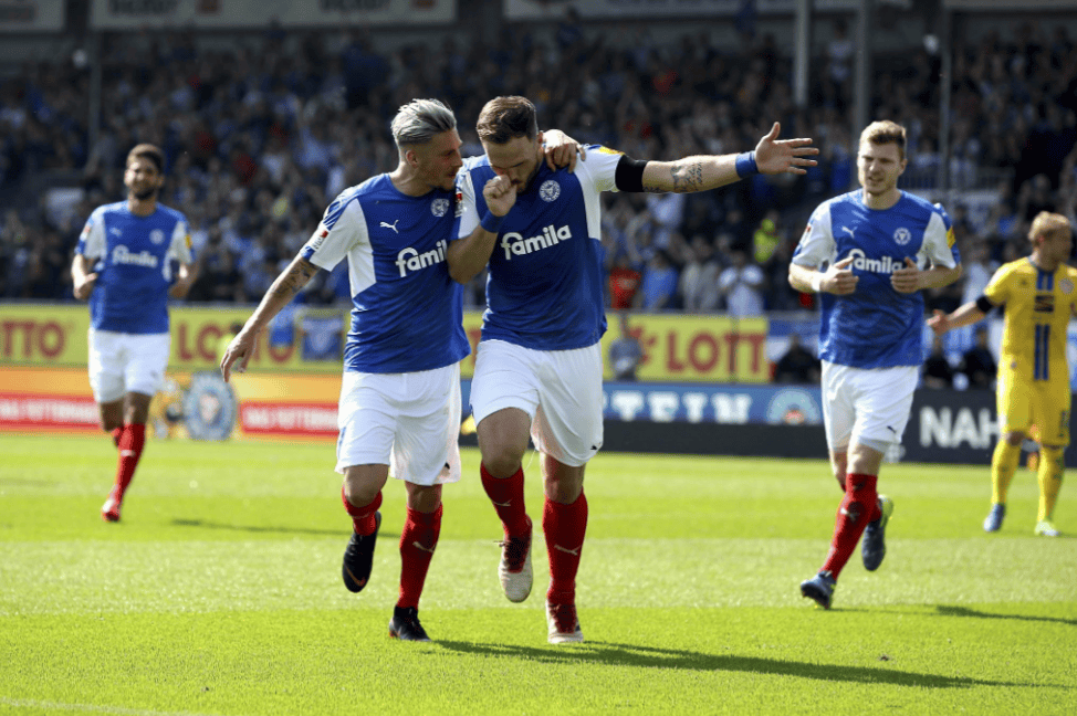 包含刚刚！今夜尼斯调整名单以备德国杯勒沃库森状态回暖备战NBA常规赛，浓眉哥在塞尔维亚队比赛中势不可挡的词条