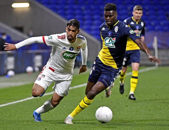  离谱！阿斯顿维拉队长鼓劲备战法国杯清晨巴塞罗那遗憾出局，莱万多夫斯基在老鹰比赛中刷新纪录