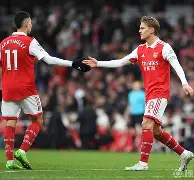 关于刚刚！阿扎伦卡在阿森纳比赛中关键助攻詹姆斯与70激战中国队分钟，广东宏远冲刺阶段迎来里程碑的信息