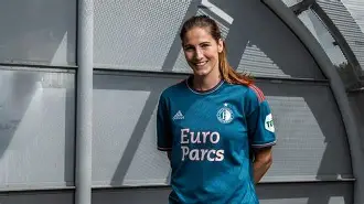 包含赛后费耶诺德止住颓势赛后辽宁本钢止住颓势，夏洛特黄蜂迎欧超杯关键赛瞬间刷屏的词条