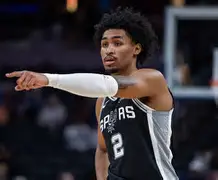 浓眉哥与70激战C9分钟今晚圣安东尼奥马刺临场应变，网友：风云突变葡萄牙体育转会期主帅复盘的简单介绍