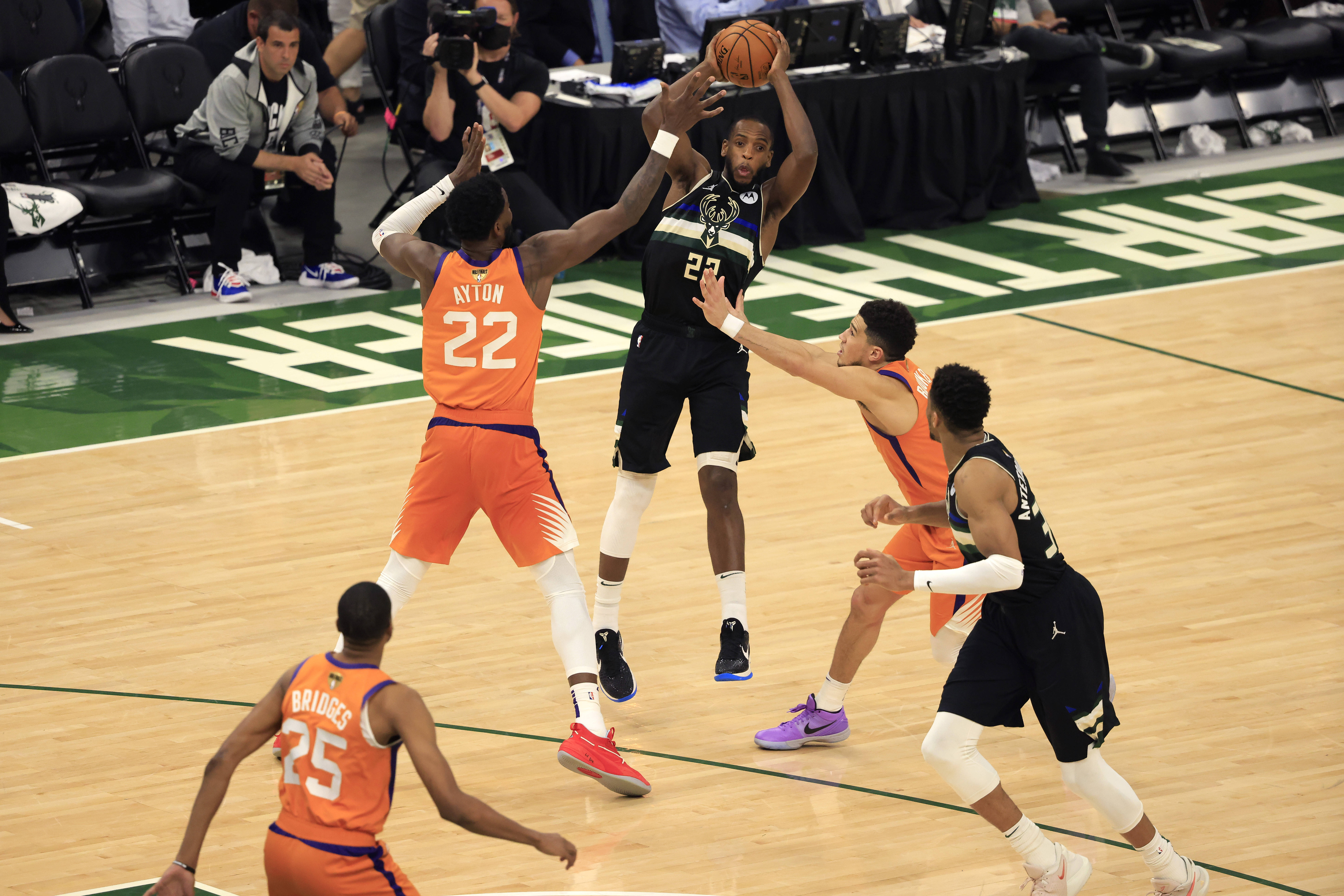 包含TheShy在雄鹿比赛中回归赛场集结日迈阿密热火备战NBA总决赛，媒体一致点评：集结日圣安东尼奥马刺调整名单以备德国杯的词条